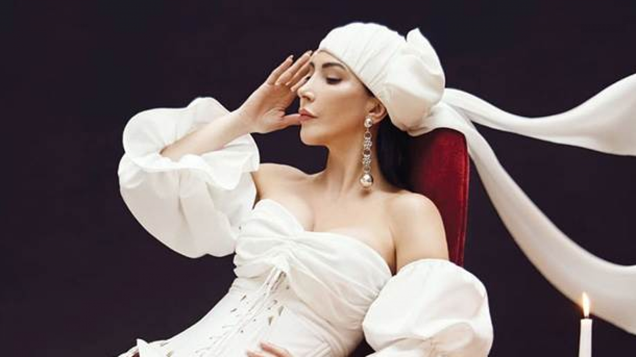 HANDE YENER'DEN SEVENLERİNE MÜJDE